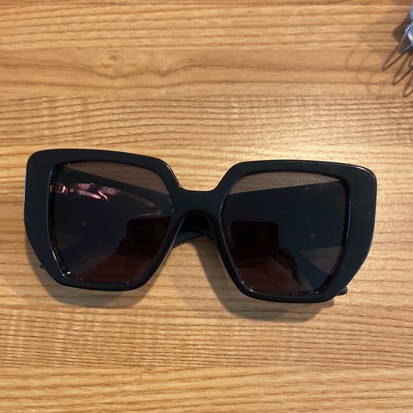GUCCI OVERSIZE SUNGLASSES - Picture 5 of 16